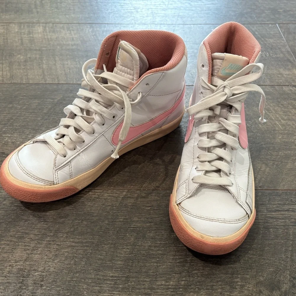 Nike Blazer Mid ‘77 summit white/pink foam Sneakers - Big Kids